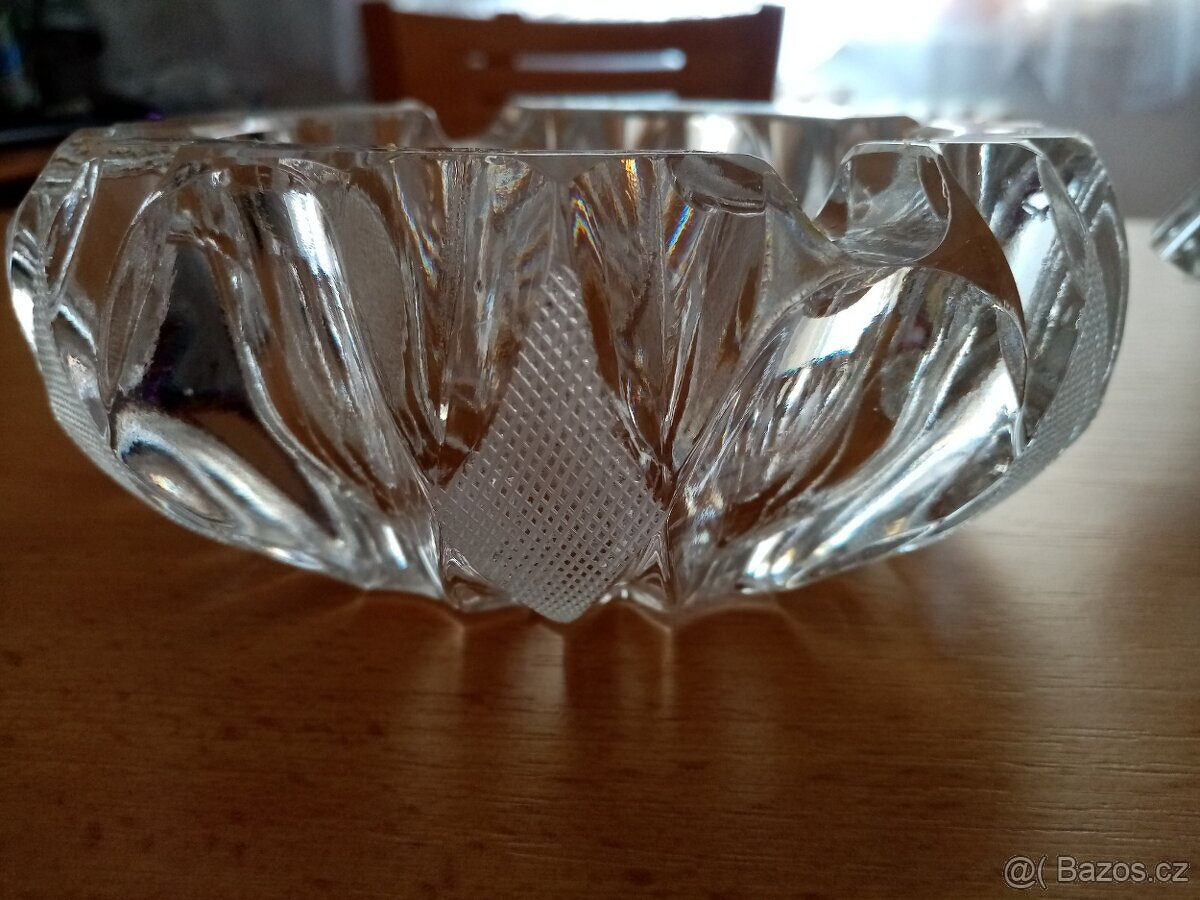 Popelníky z masívního broušeného skla - 2