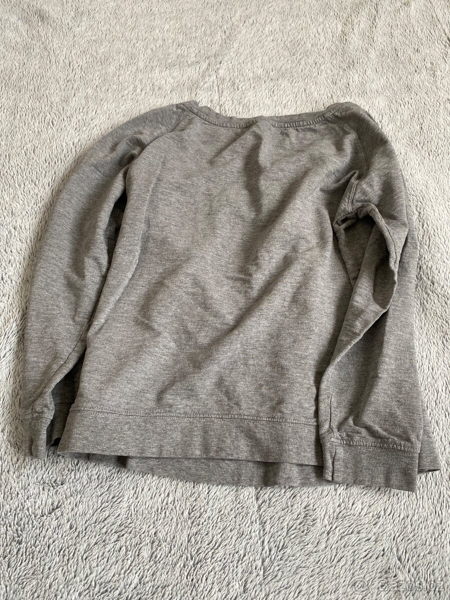 Málo nošená šedá mikina Princess - 2