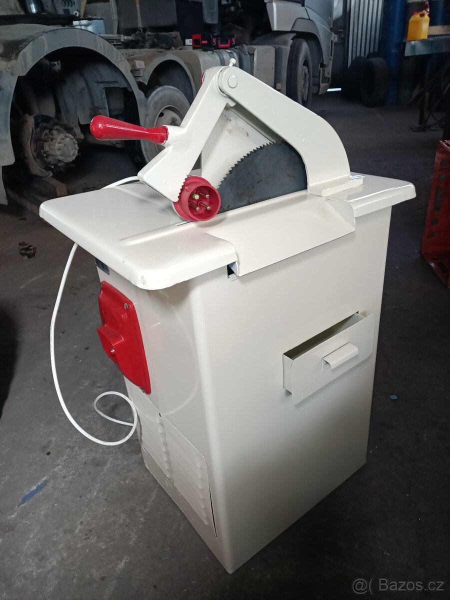 Pila na kosti, vlček - mlýnek na maso - 2