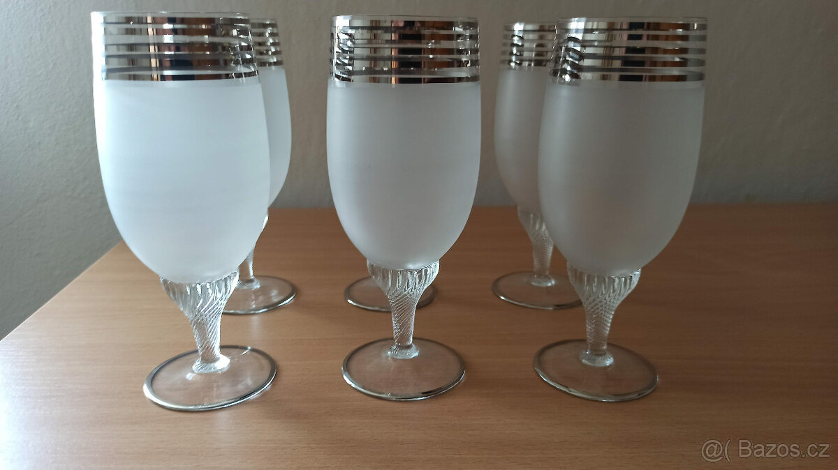 prodám větší sklenice na víno pískované s ozdobou - 6 ks - 2