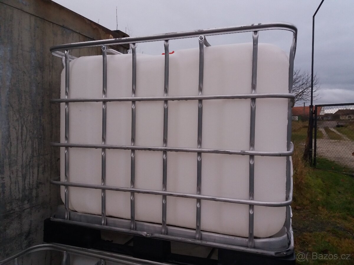 700 litrová IBC nádrž - 2