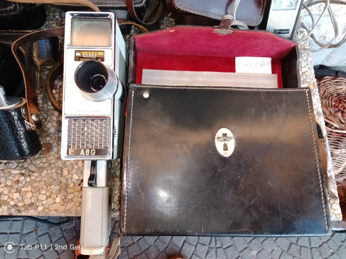 Staré fotoaparáty a kamera - 2