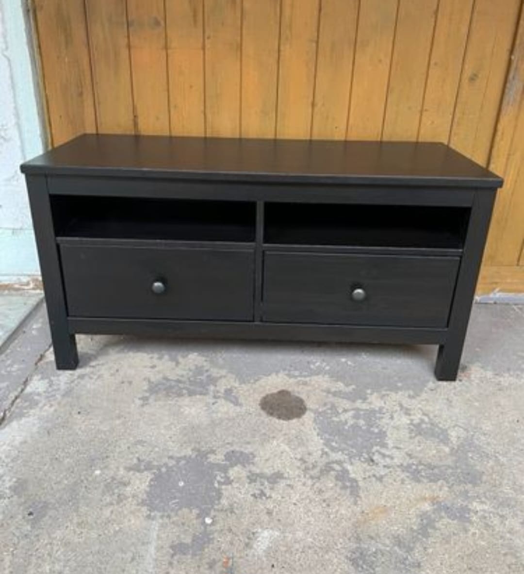 TV STOLEK S NÁSTĚNNOU POLICÍ IKEA HEMNES - 2