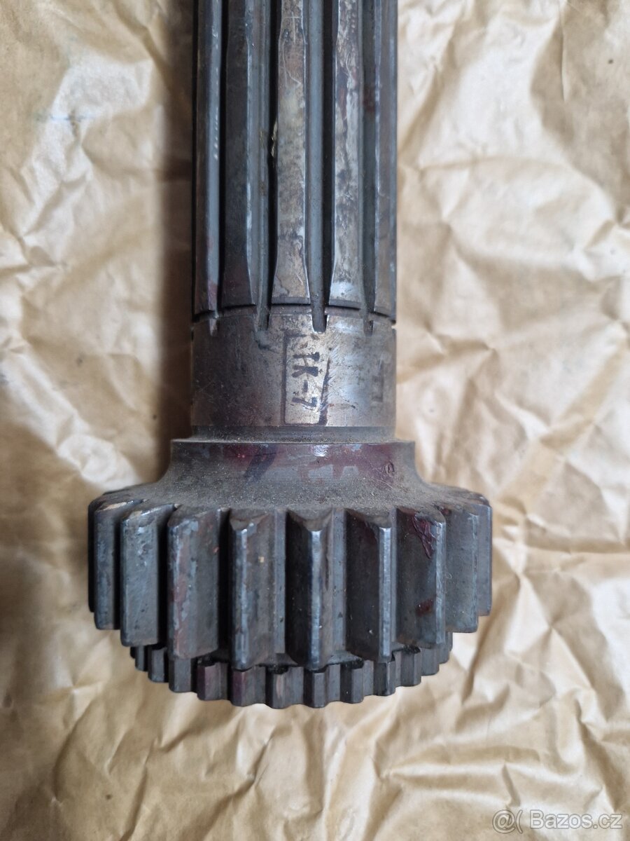 Dražkový hřidel zetor 67,6911 - 2
