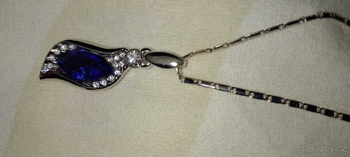 Náhrdelník s modrým přívěskem - 2