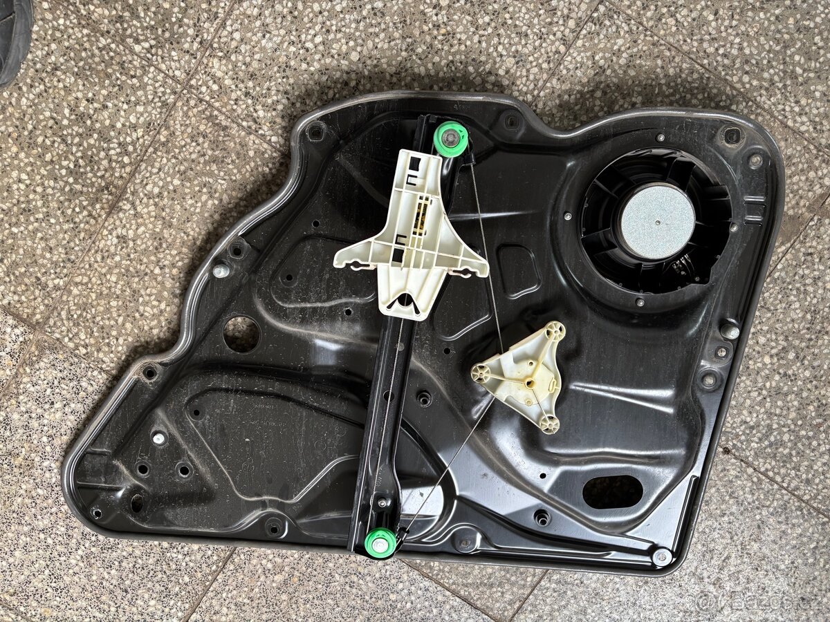 Stahovacka leva zadní B6 - 2