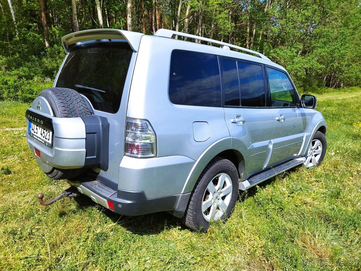Mitsubishi Pajero - 2