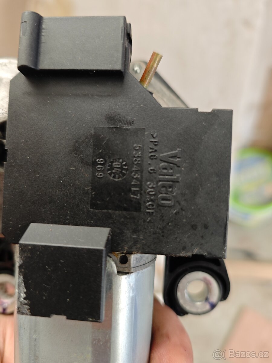 Motorek stěrače Cadillac srx - 2