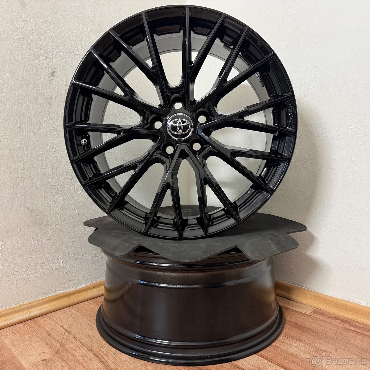 NOVÁ TOYOTA RAV4/HIGHLANDER 5x114,3 R19 ET39+TPMS - 2