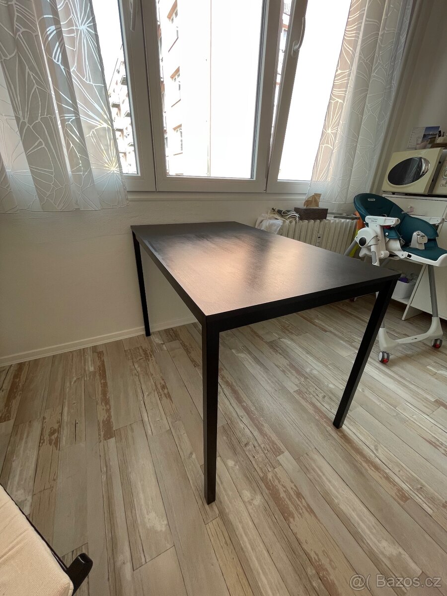 Jídelní stůl - 2