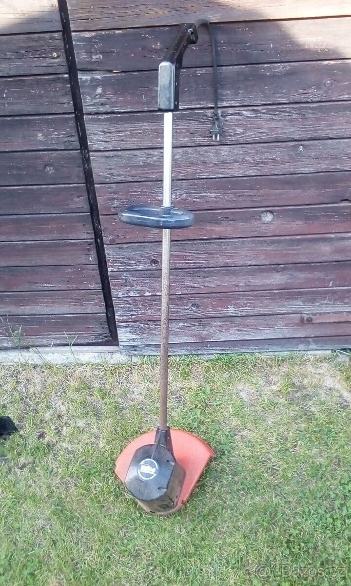 Prodám zahradní elektrický vyžínač trávy - 2