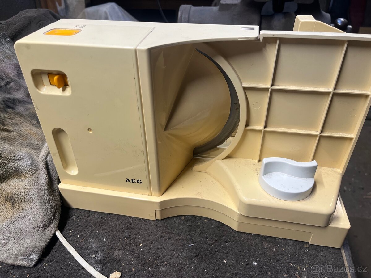 Kráječ na chleba AEG retro - 2