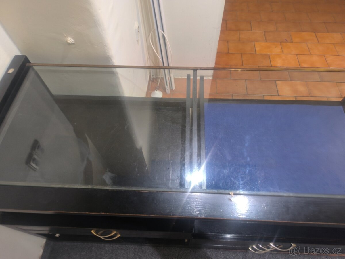 Prodejní stůl (vitrína) - 2