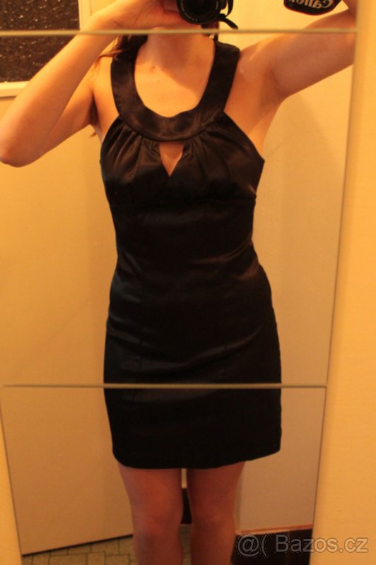 Elegantní lesklé černé šaty - 2