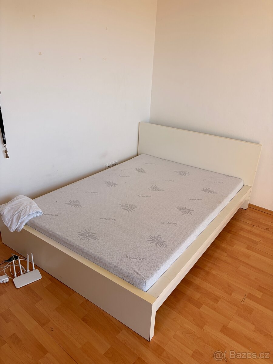 Skříň, Postel, Stůl - 2