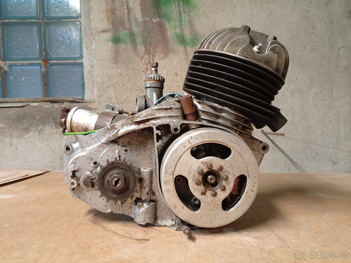 Motor ČZ 150c - 2