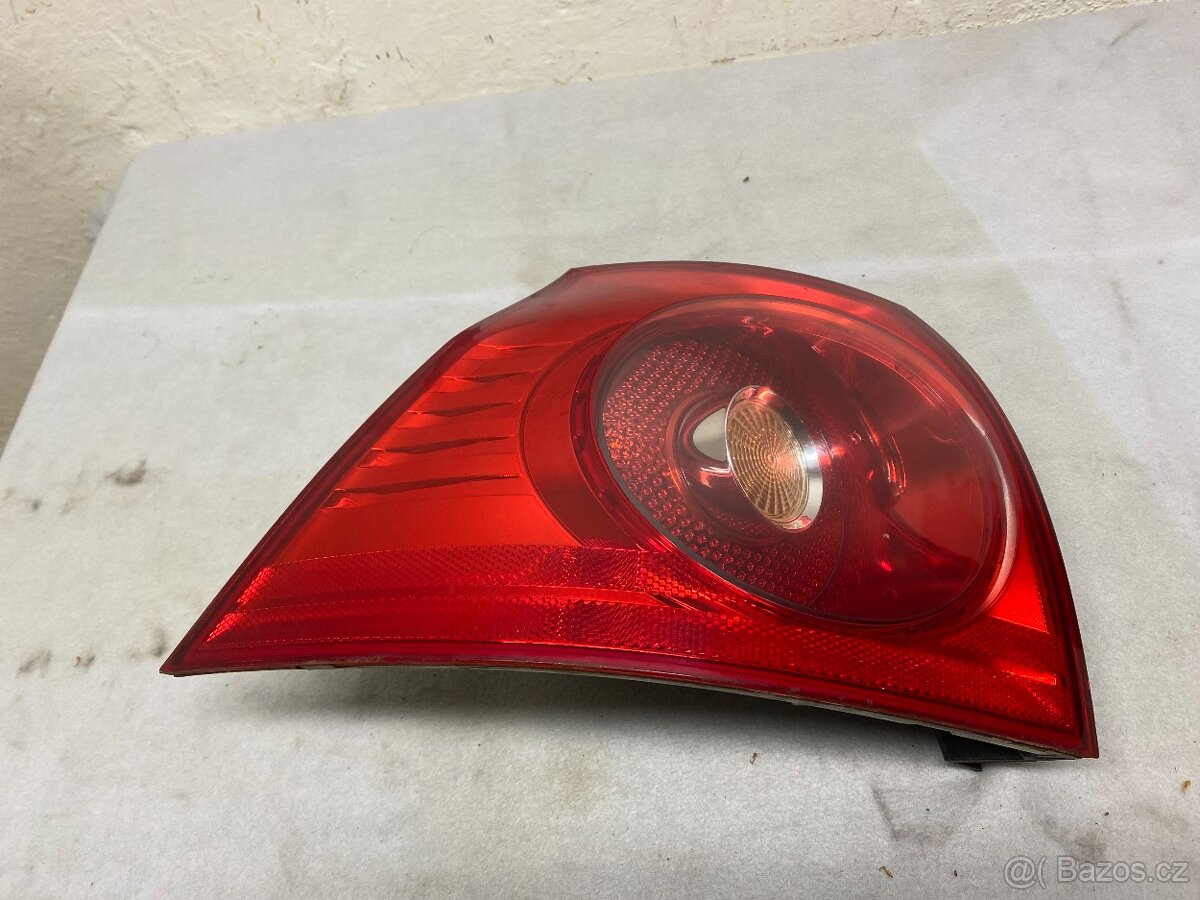 VW GOLF 5 2003-2008 - LEVÉ ZADNÍ SVĚTLO - 2