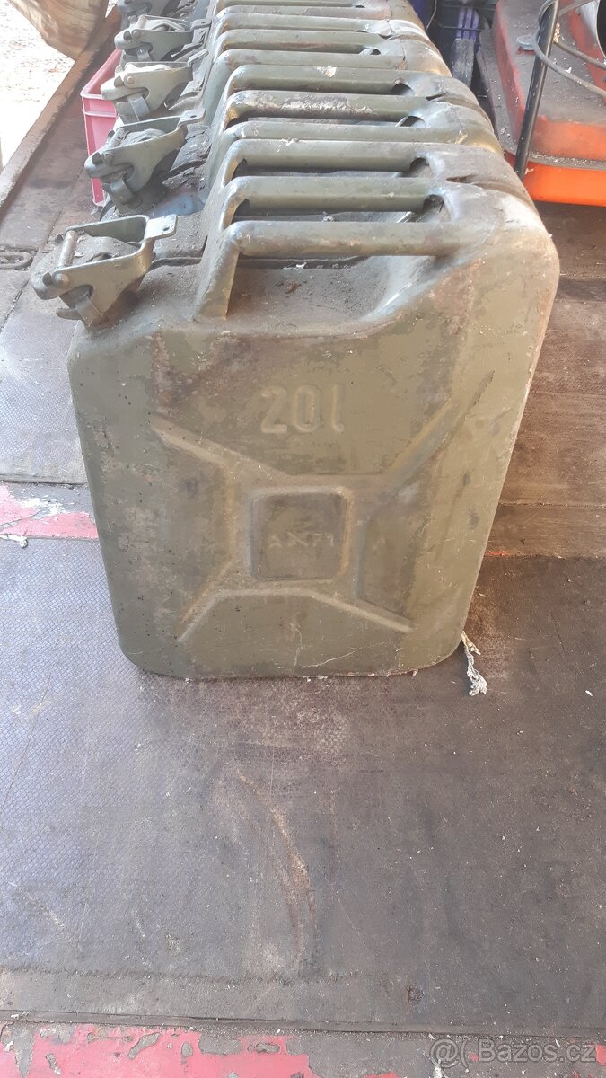 vojenský kanystr - 2