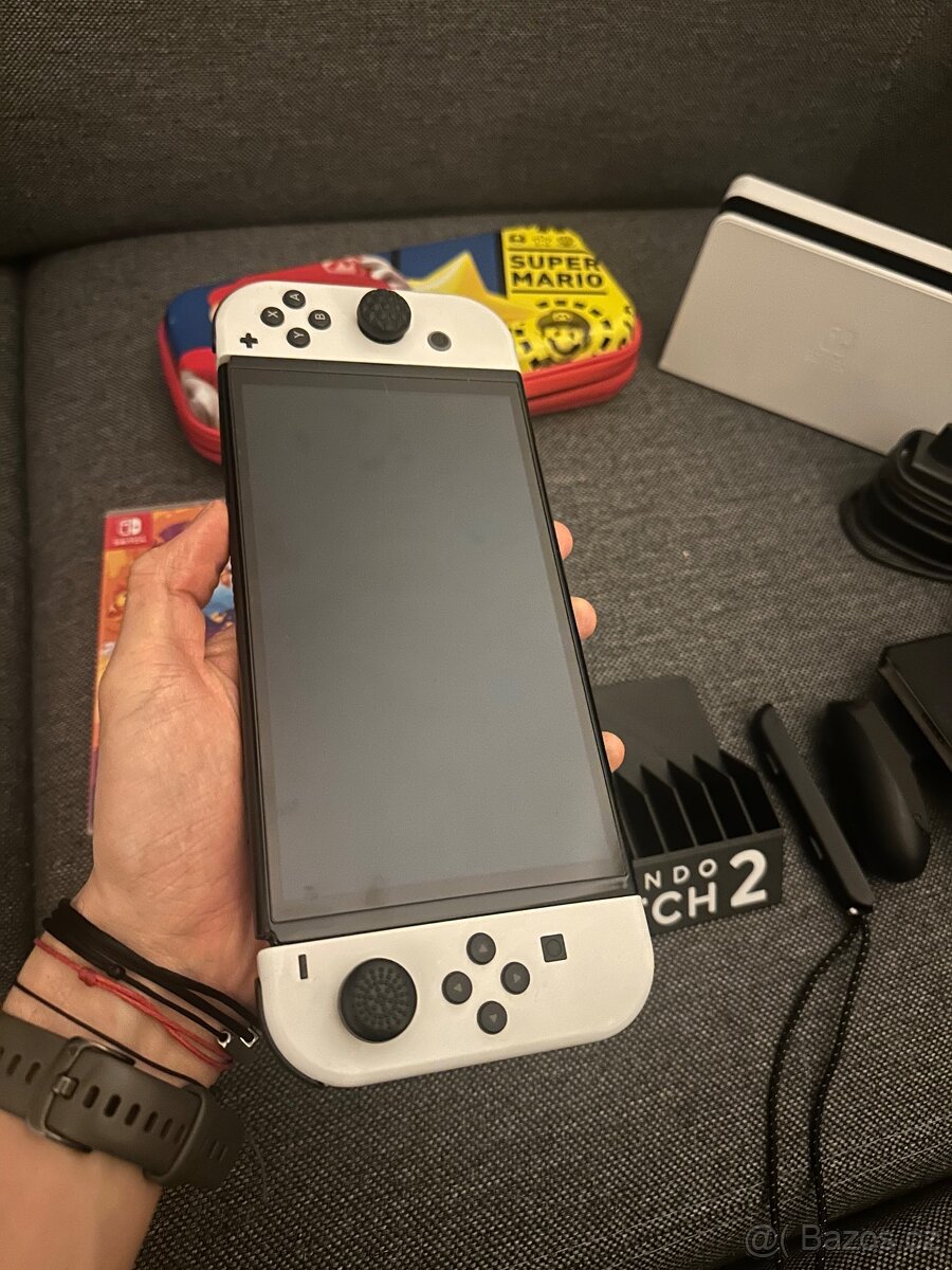 Nintendo switch OLED + hra + příslušenství - 2