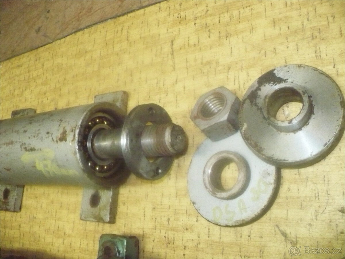 hřídel na okružní pilu/ ložisková osa - 2