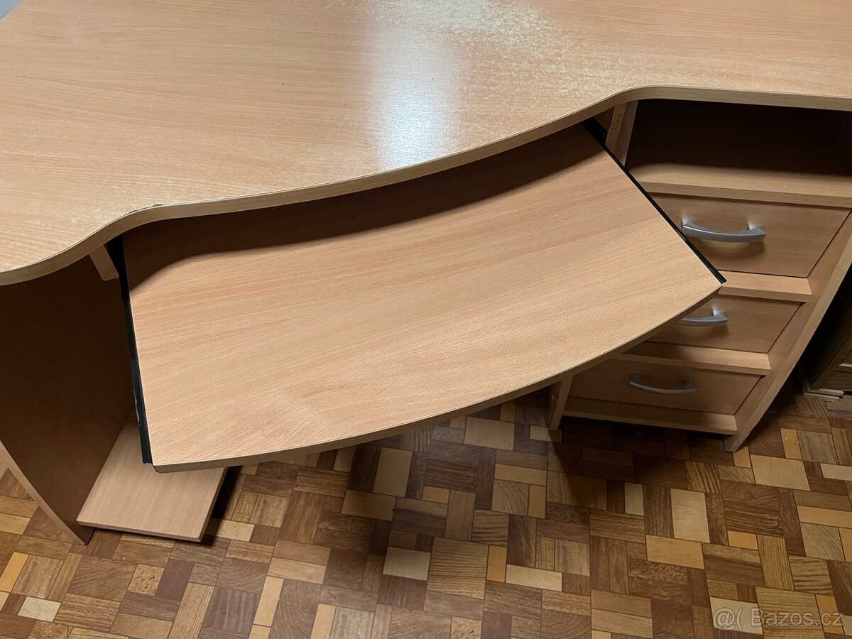 Rohovy psaci stul - 2