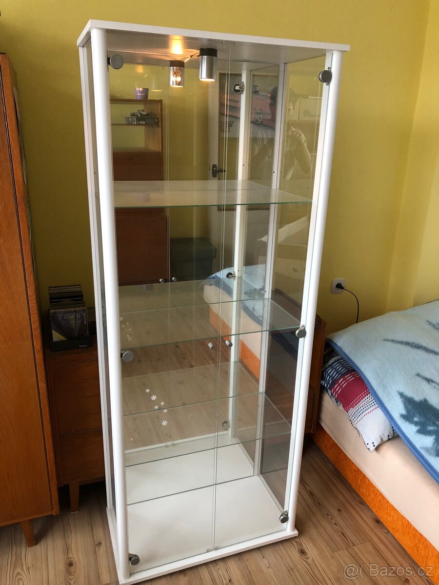 Prosklená vitrína - 2
