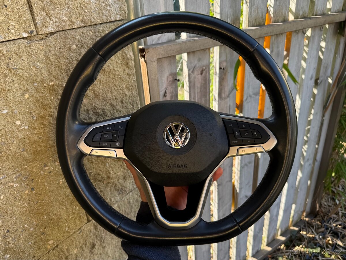 VW Multivan T6.1 volant - 2