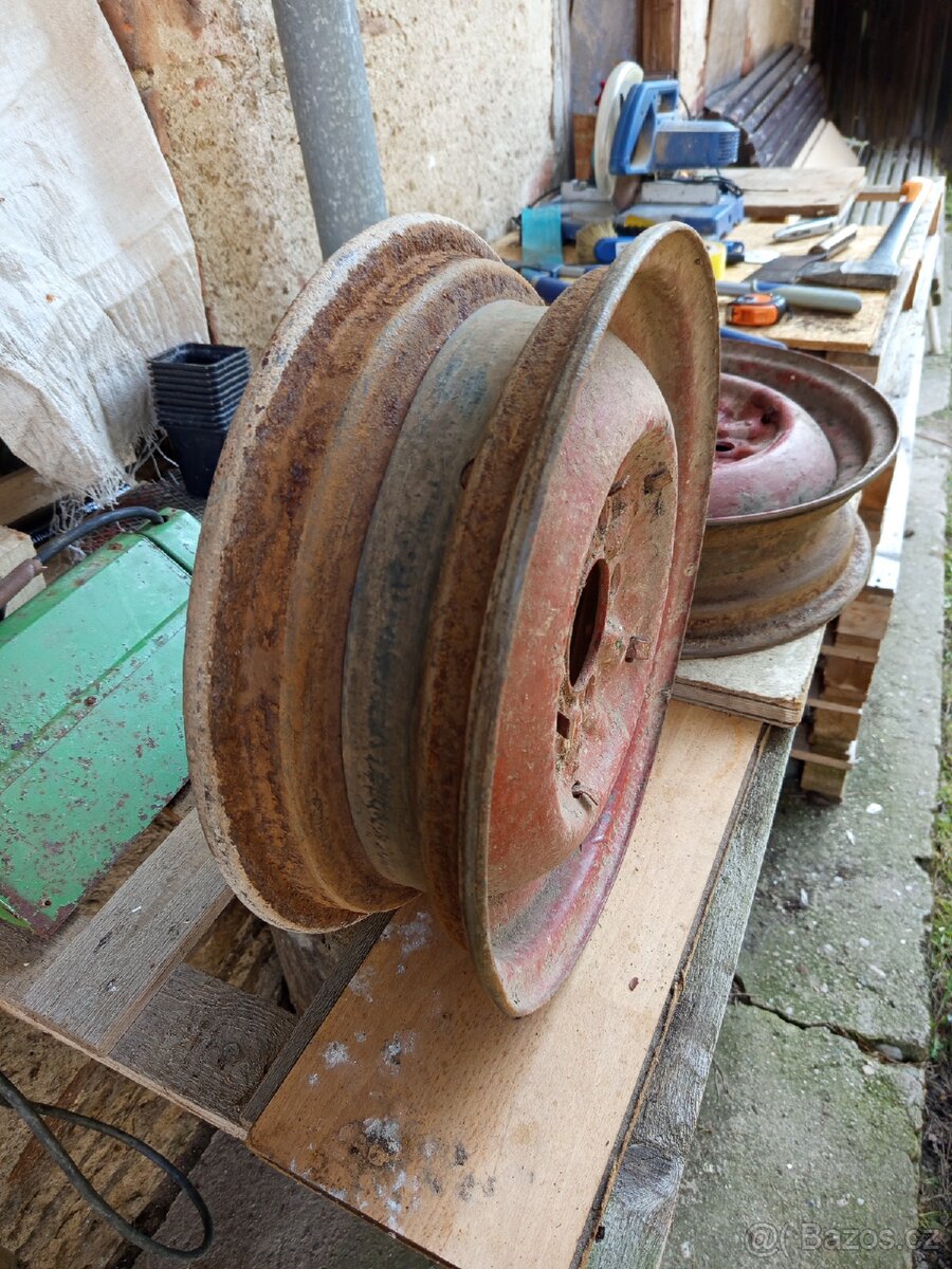 Koupím 2kusy pneu použité - 2