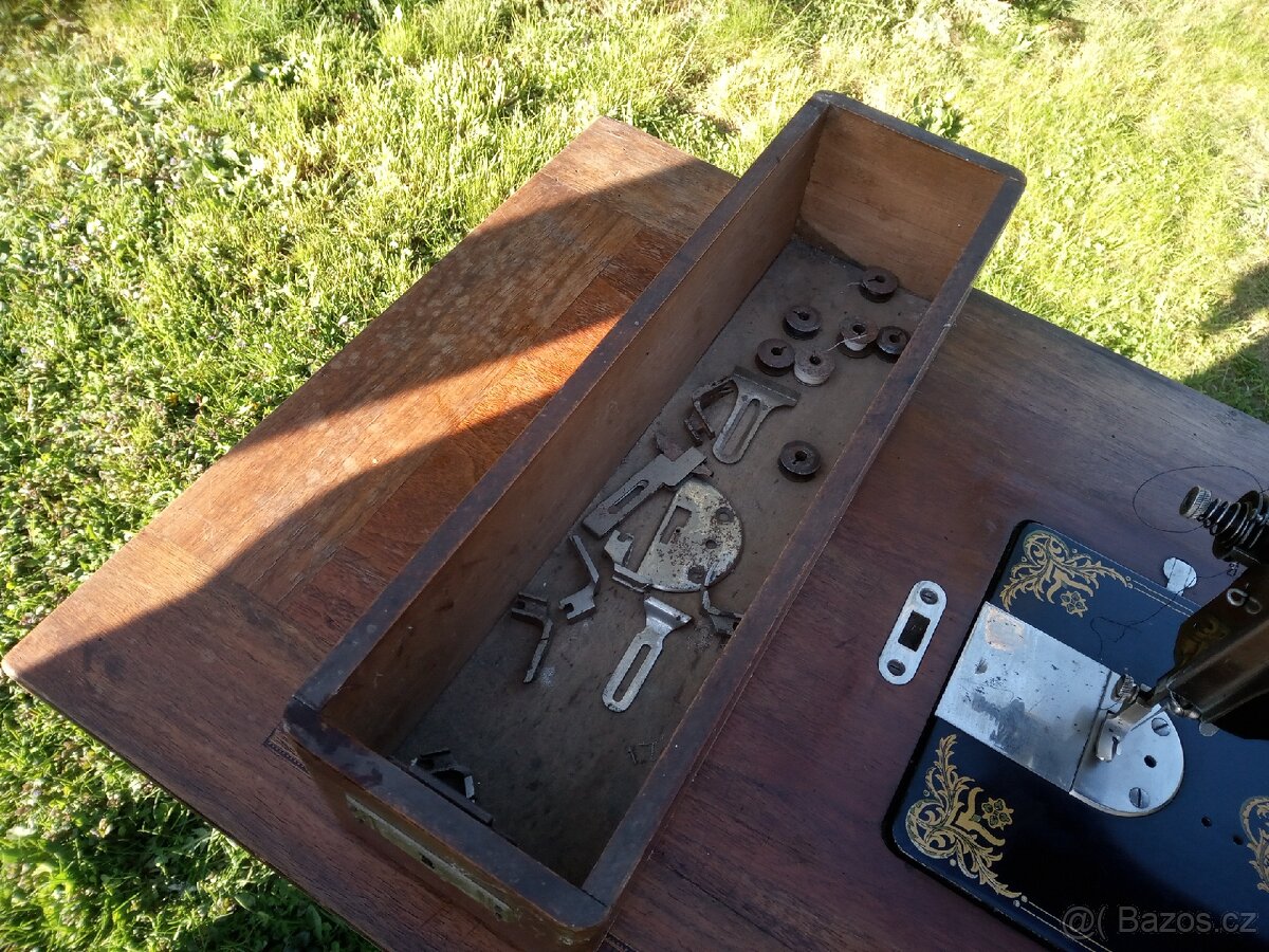 šicí stroj Bobbin - 2