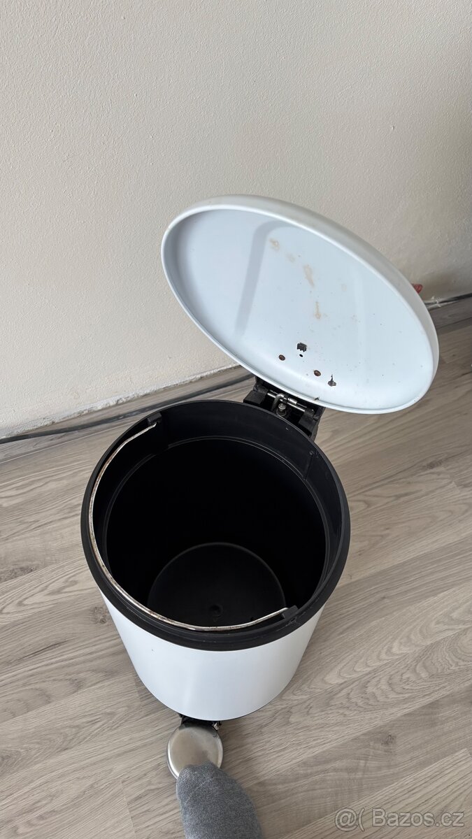 Koš na odpad s pedálem 12l - 2