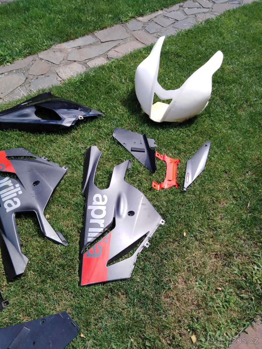 Apríla RSV kapoty, plasty - 2