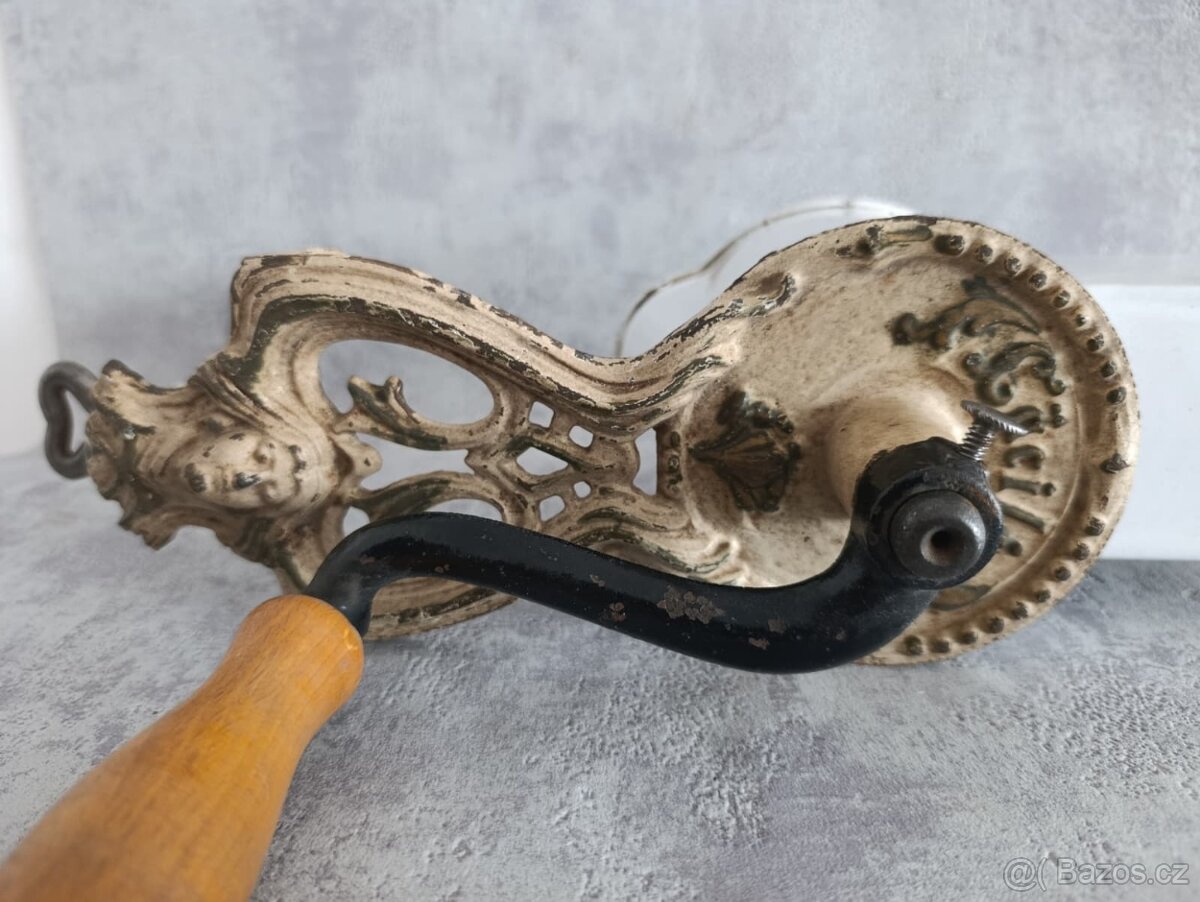 Zdobený starožitný ruční mlýnek na strouhanku JUGENDSTIL - 2