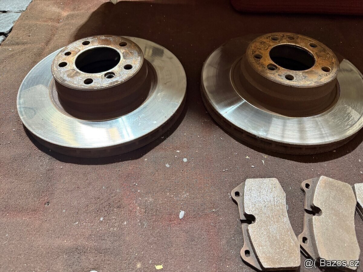 Přední kotouče + desky BMW e38 CENA ZA KOMPLET - 2