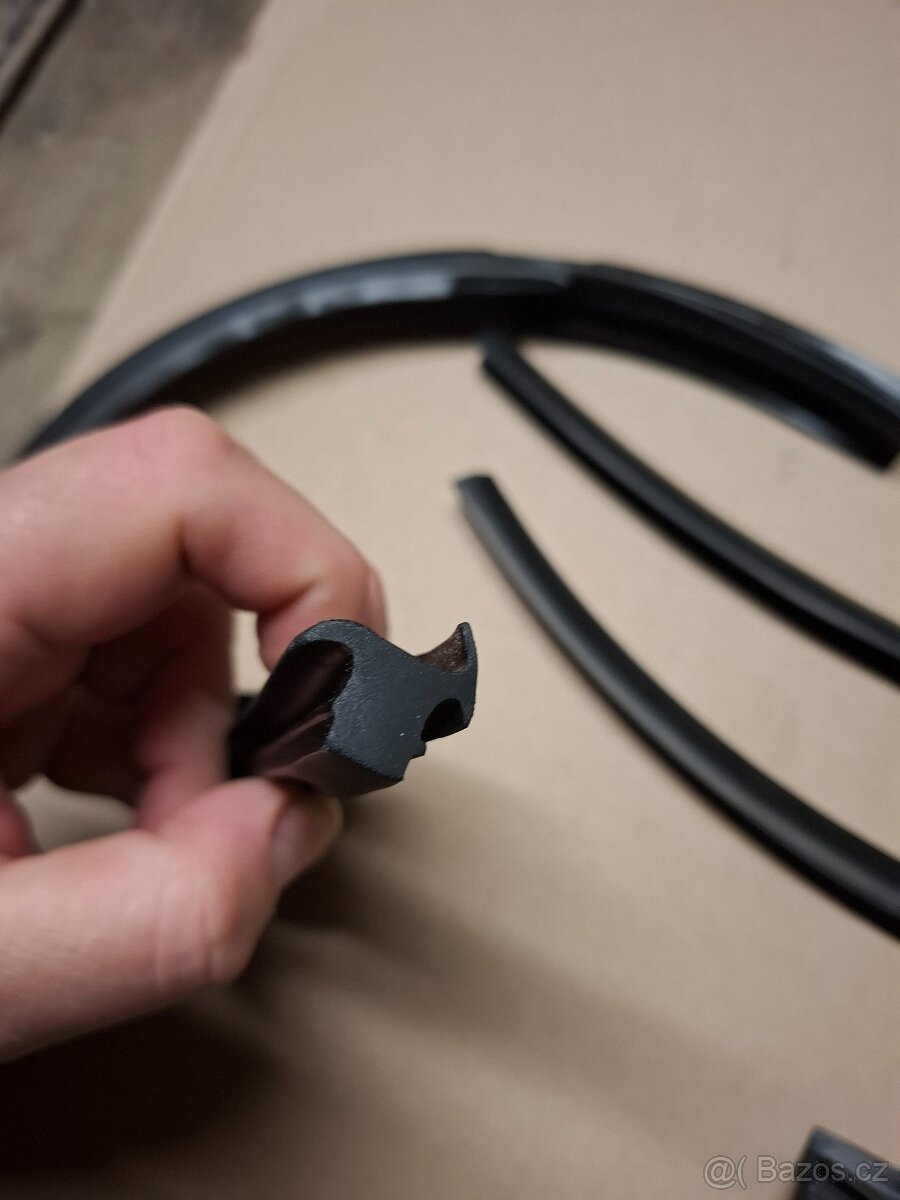 Gumy výklopných okýnek Škoda Spartak, Octavia - 2