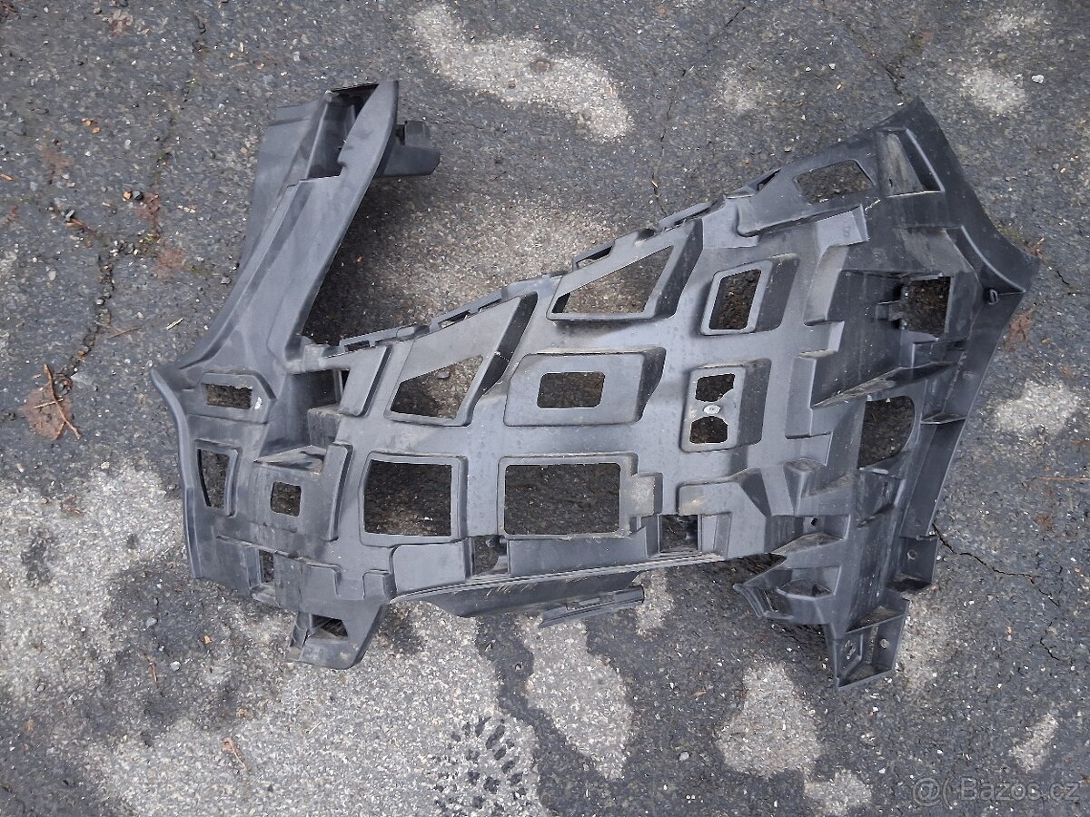 Mercedes w447 drzak narazniku - 2