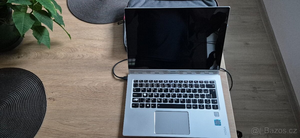Lenovo YOGA 910-13IKB - 2