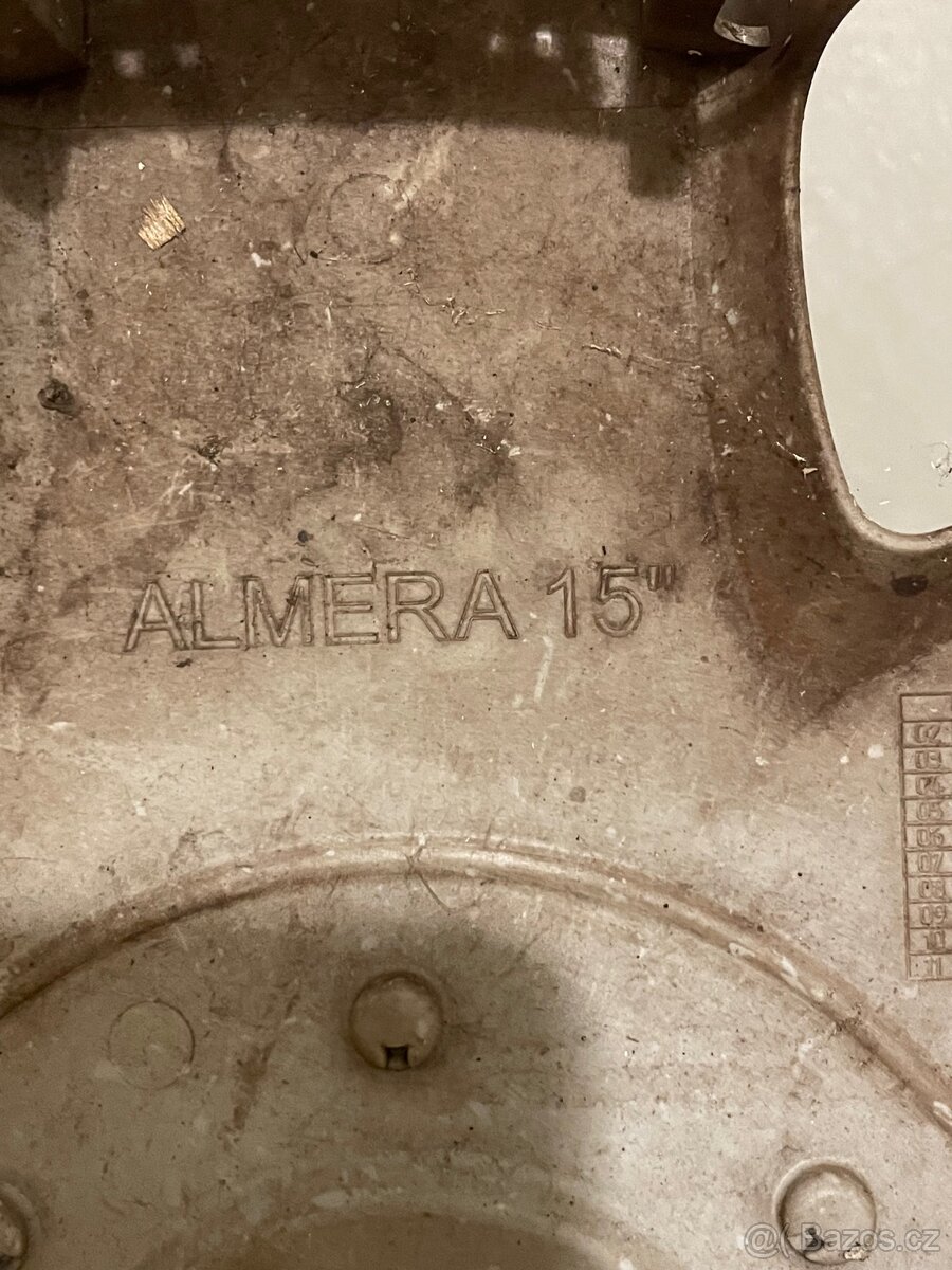 Poklice nissan almera 15" 3ks - 2