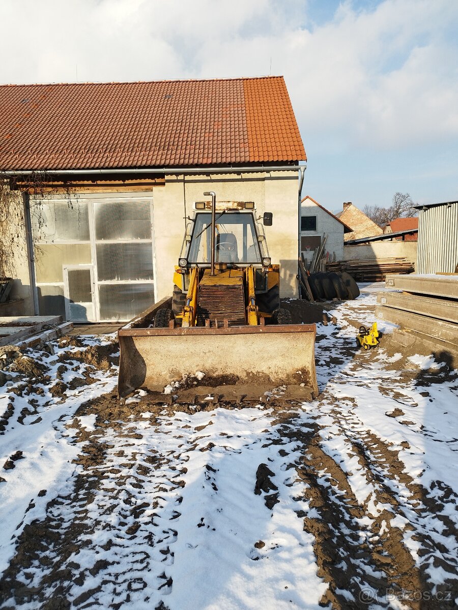 Traktor bagr JCB - 2