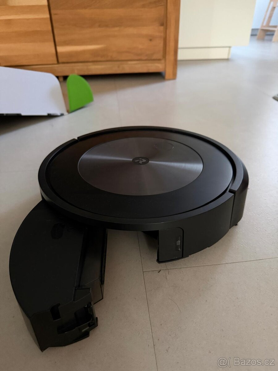 Prodám I Robot Roomba j7 5840 - 2