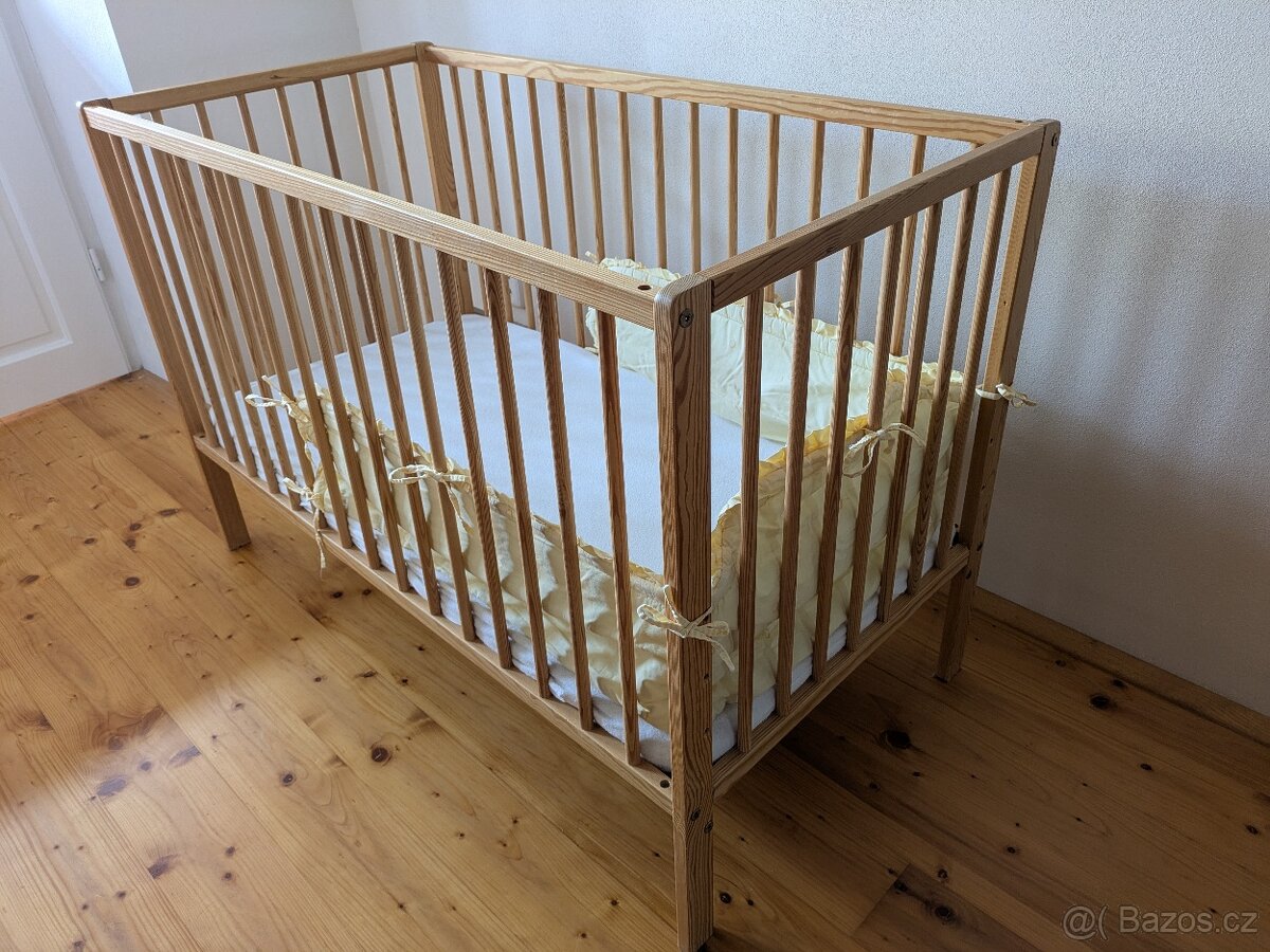 Dětská postýlka s bohatým příslušenstvím - 2