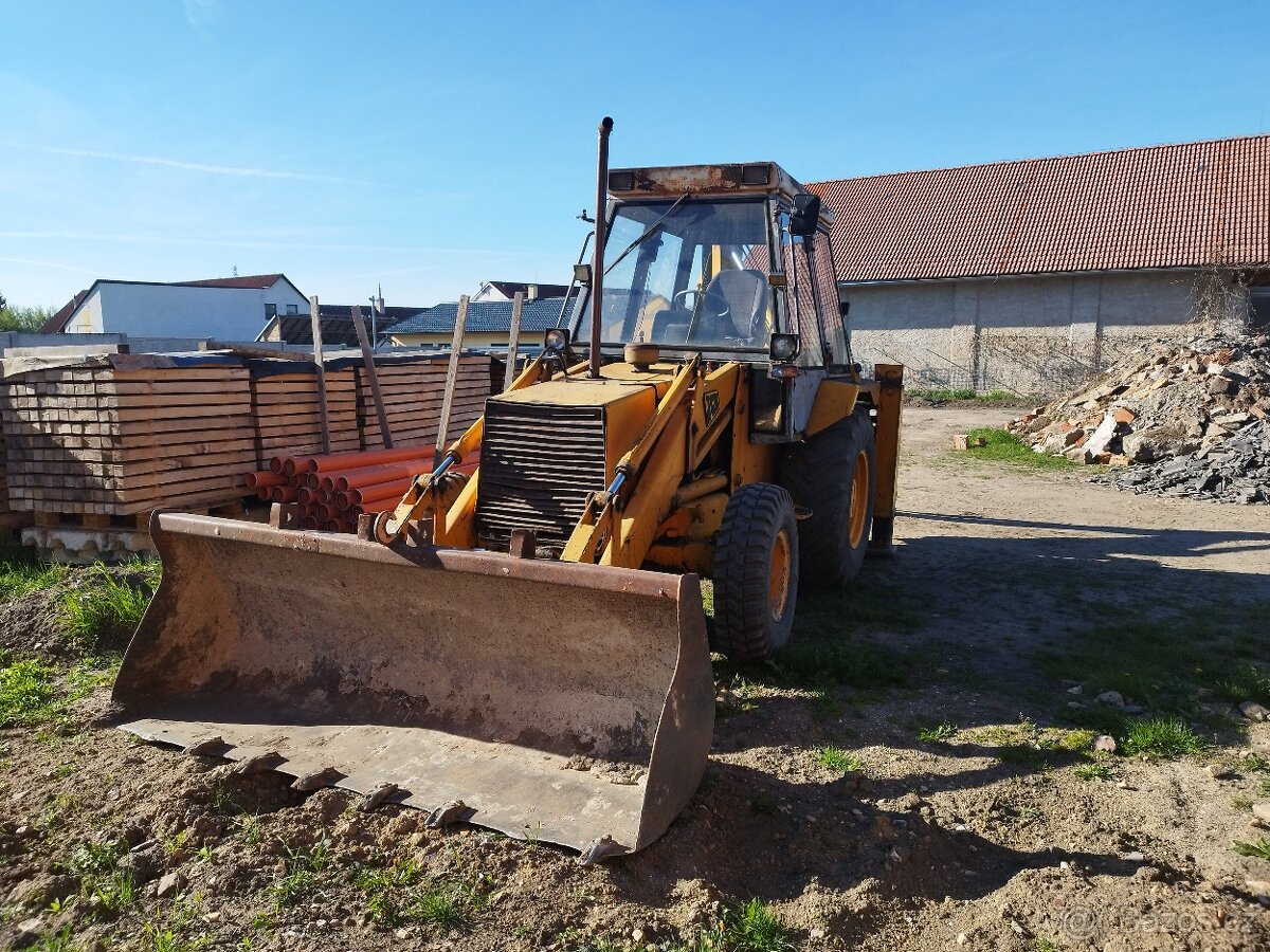 Traktor bagr JCB - 2