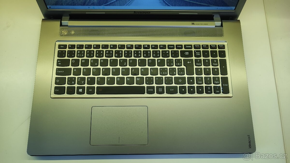 Lenovo IdeaPad Z710 - 2