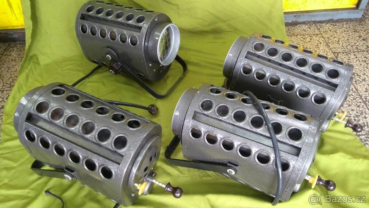 Staré divadelní reflektory - 2