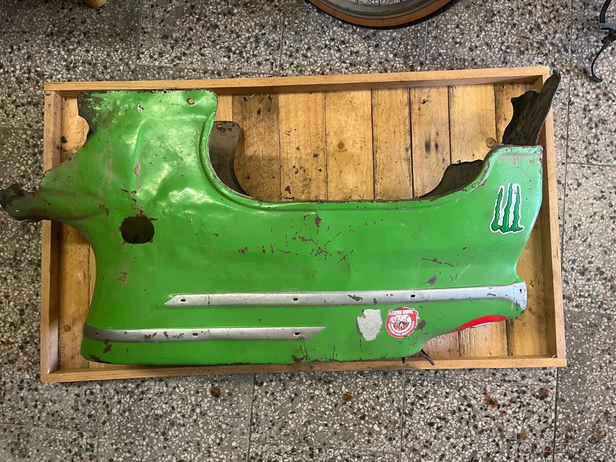 Jawa pionýr podsedadlový plech - 2