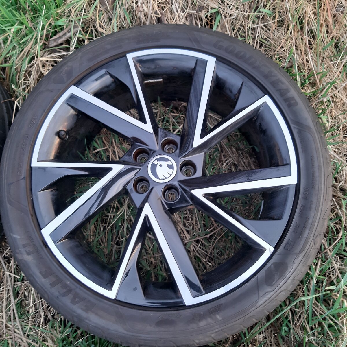 Vega Alu kola Škoda Scala Kamiq Monte Carlo pneu 215/45/18 - 2