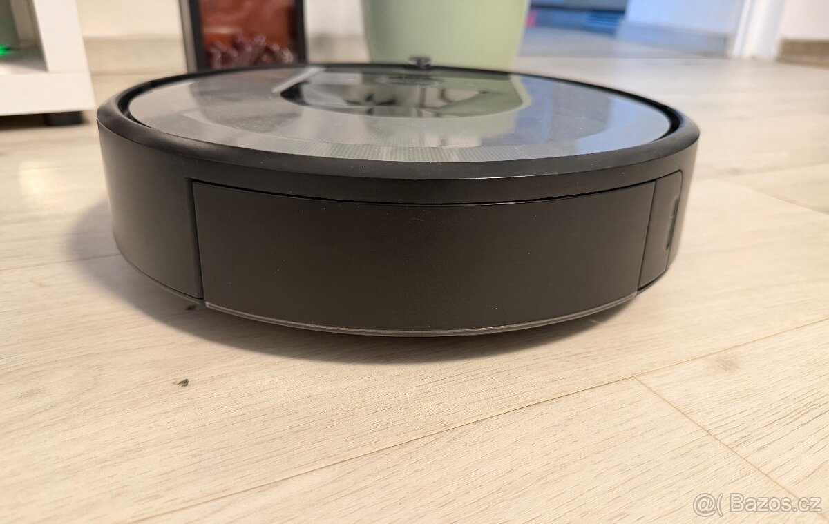 Robotický vysavač iRobot Roomba i7 - 2