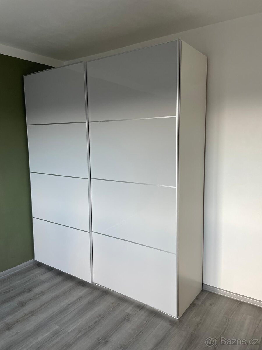 Šatní skříň - 2
