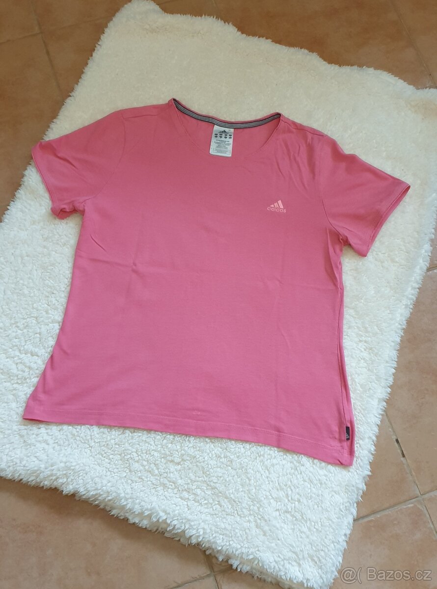 Dámské oblečení. - 2