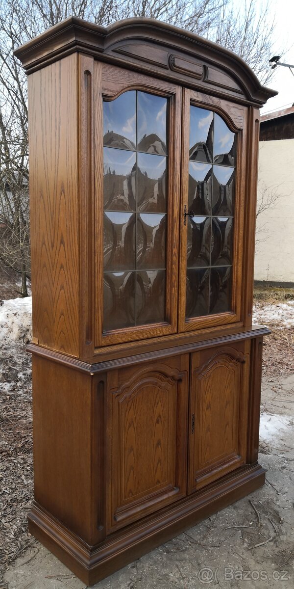 Masivní rustikální vitrína - 2