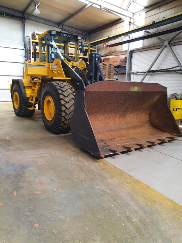 Nakladač VOLVO BM L150 - 2